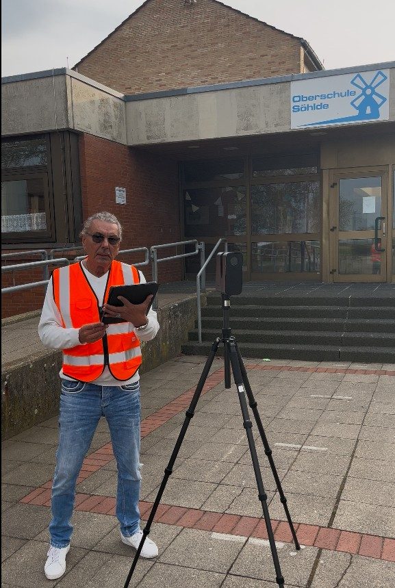 Einsatz Vermessung Schule 3D Laserscanner Matterport bei Gebäudeaufnahme im Schulzentrum