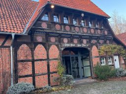 Historisches Bauernhaus in Isernhagen digital vermessen: 3D-Laserscan, präzise Bestandspläne, Grundrisse, Schnitte und Fassadenansichten.