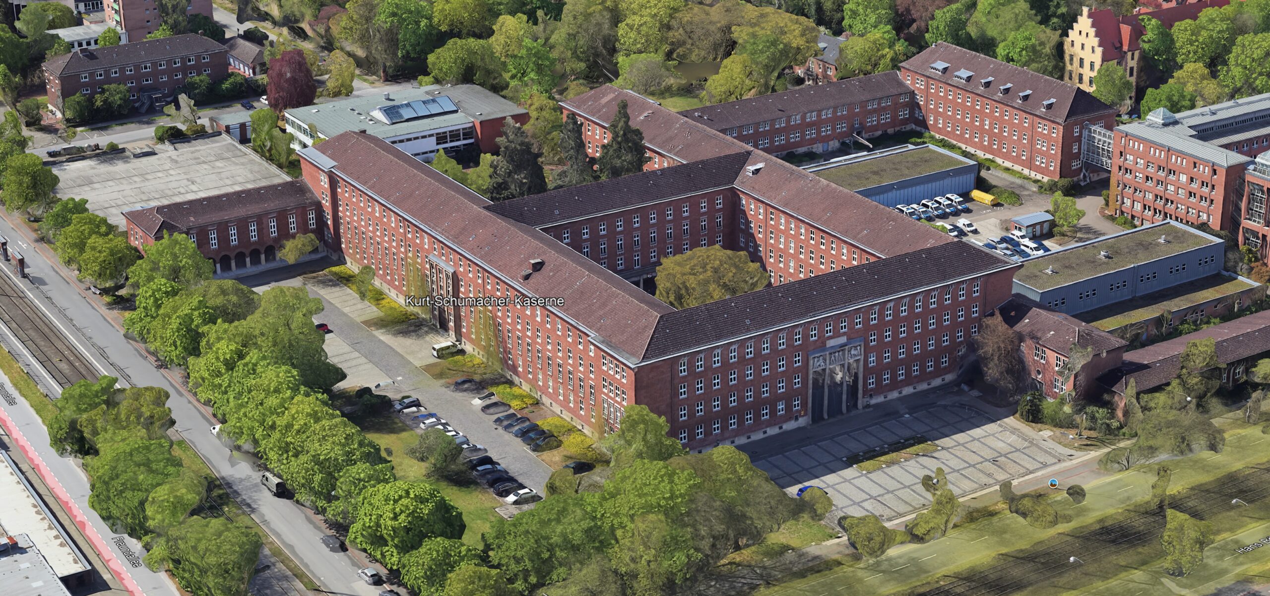Gesamtansicht der Kurt-Schumacher-Kaserne in Hannover mit weitläufigem Gebäudekomplex
