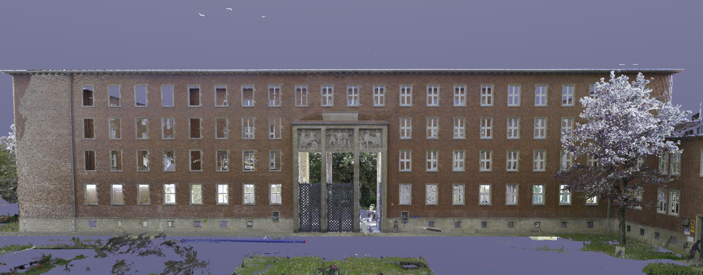 Farbige Punktwolke der mehrgeschossigen Kasernenfassade mit zentralem Durchgang in Hannover